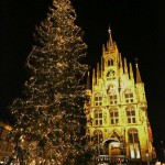 stadhuis met kerstboom