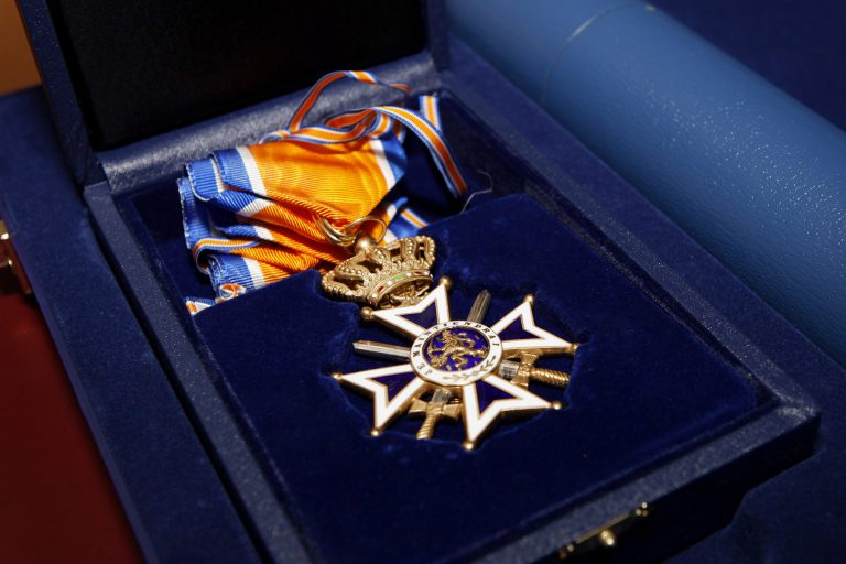 Koninklijke onderscheiding voor ex­-brandweerman