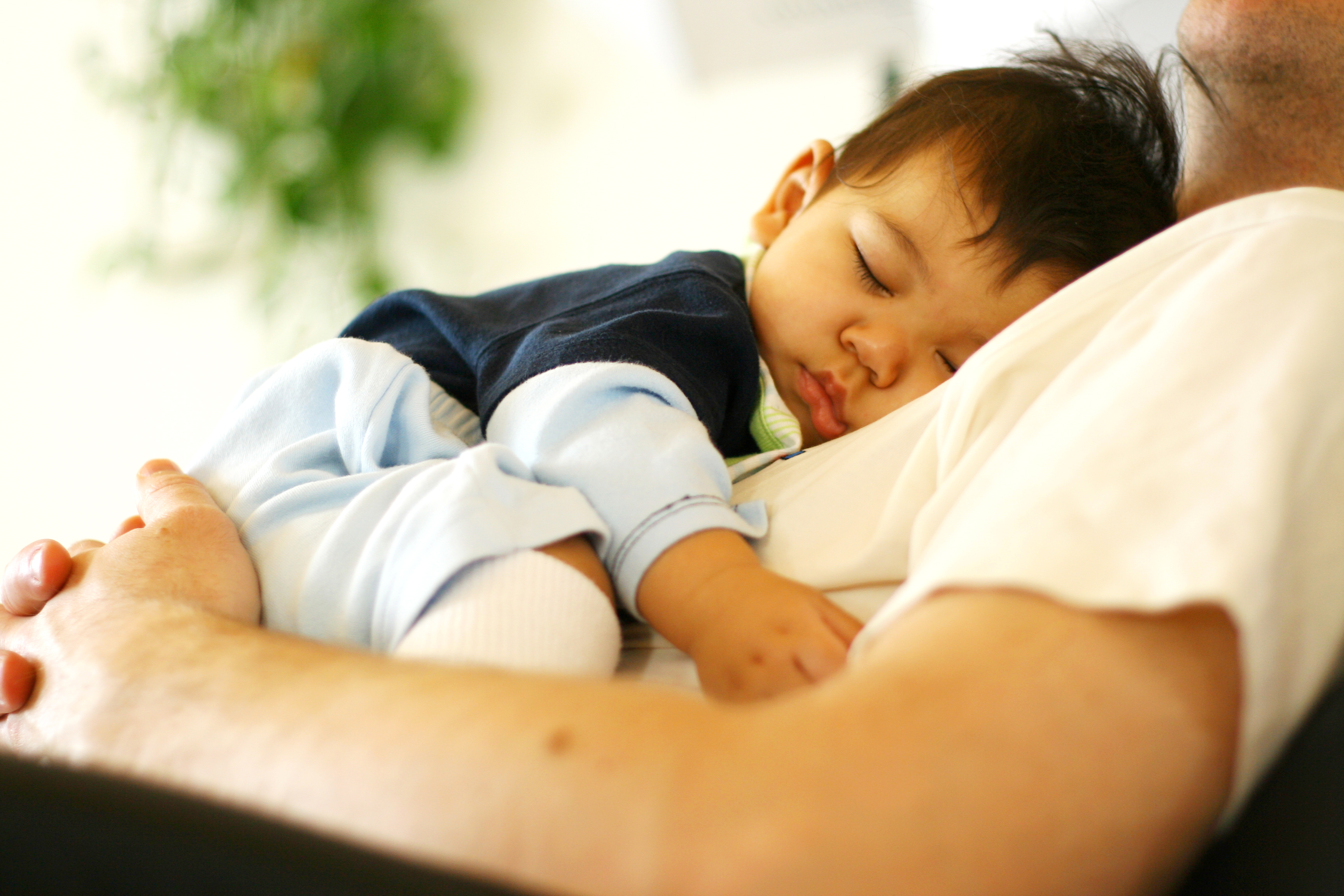 Приснился папа и мама. Спящий малыш. Япония дети спят с родителями.