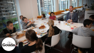 Kinderen ontbijten met burgemeester in Huis van de Stad