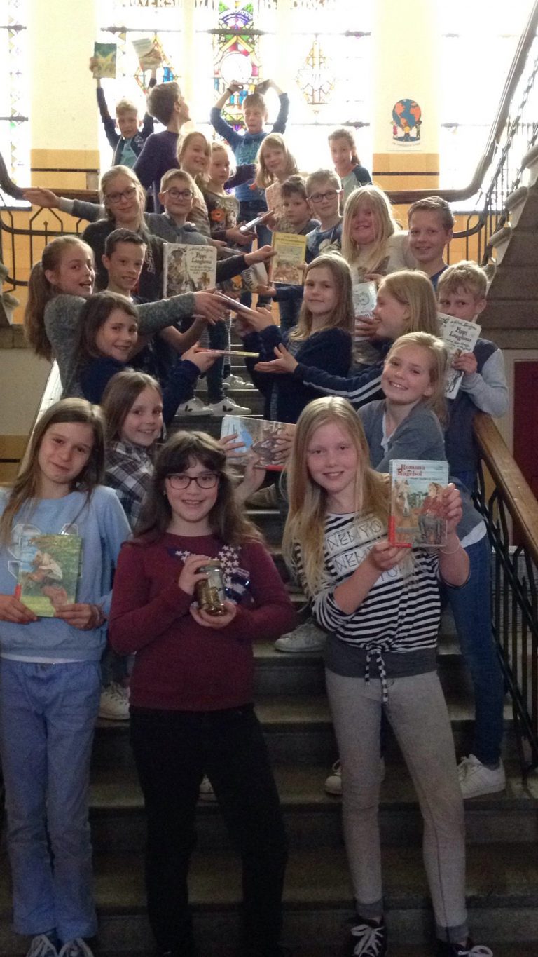 Kinderen Prinses Julianaschool in actie voor nieuwe boeken schoolbibliotheek