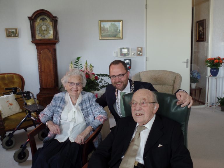Echtpaar Akkerboom viert 75-jarig huwelijksjubileum