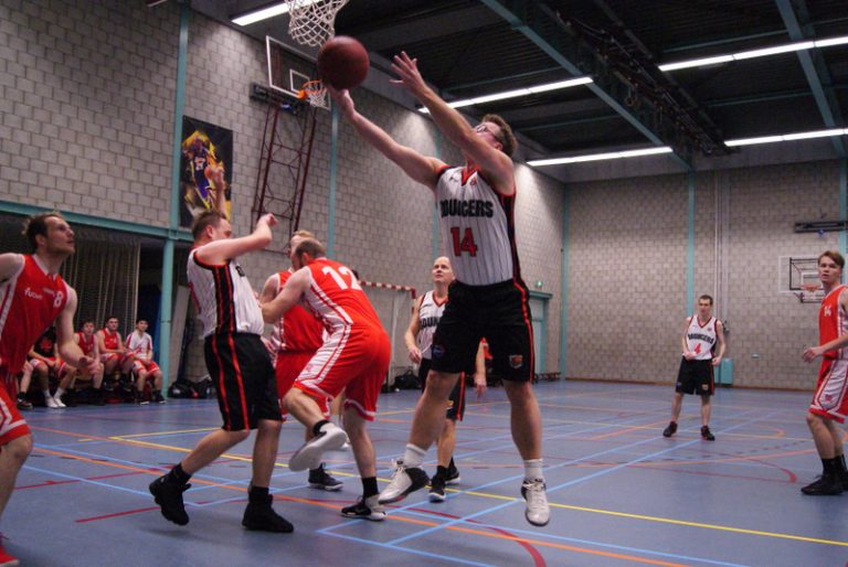 Knap herstel voor basketbal Bouncers Jongens 12