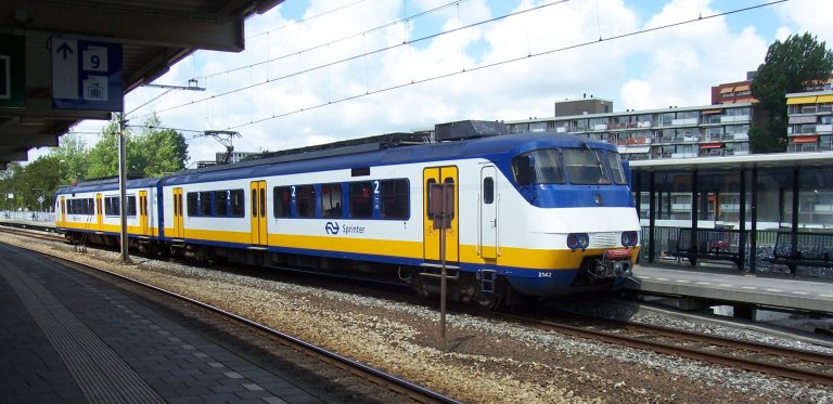 Geen treinen tussen Rotterdam en Gouda door blikseminslag