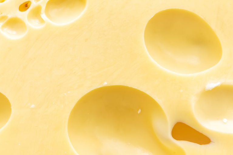 Tweeduizend zonnepanelen op productiehal Vepo Cheese