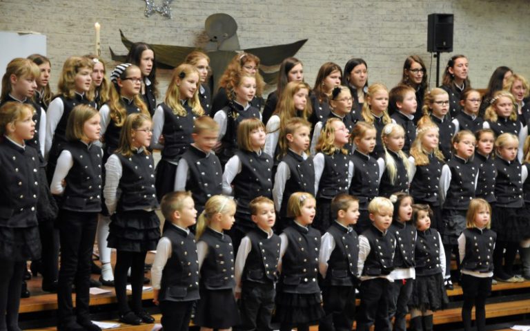 Zo. 11-11: Ridderkerkse kinder- en jeugdkoren in Nieuwerkerk