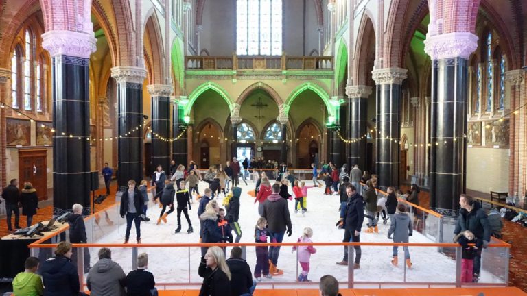 Goudse ijsbaan: De Gouwekerk geeft stokje door aan de Markt