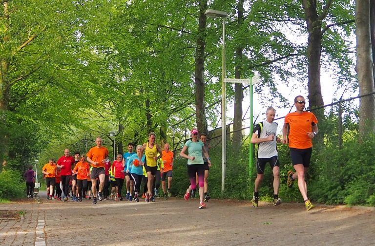 Za. 27-04: Begin koningsdag sportief! Koningsloop in Groenhovenpark.