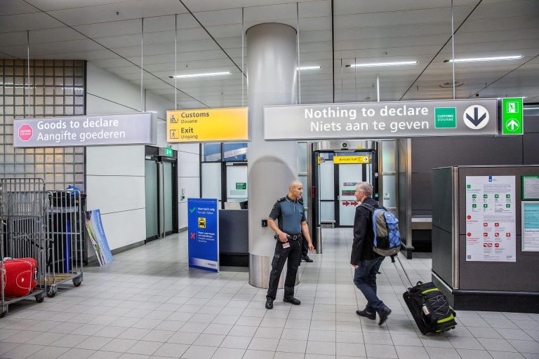 Een Goudse Syriëganger is gisteravond aangehouden op Schiphol Airport