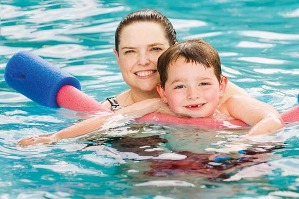 De hele zomervakantie zwemles ‘Door Ouder aan Kind’
