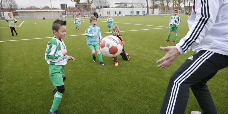 Meer geld huishoudens naar sportgoederen en -diensten