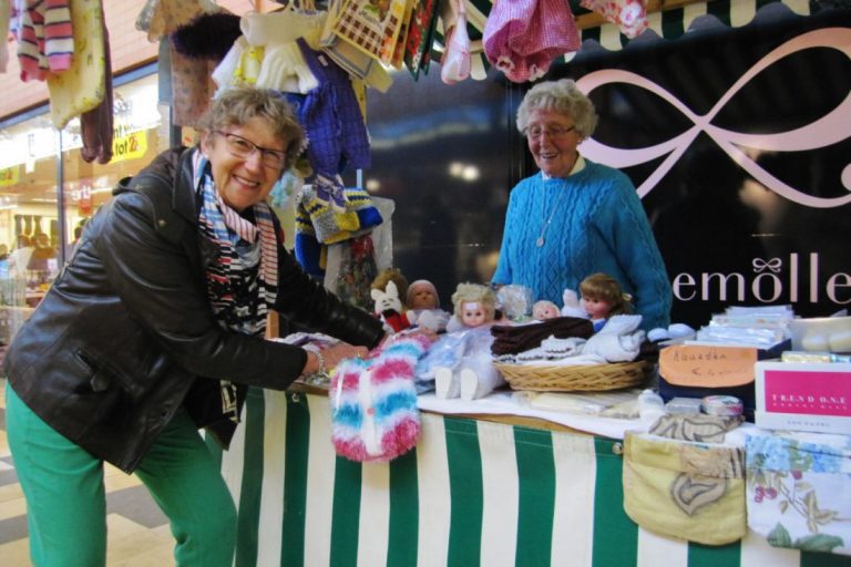 Nieuwerkerks Vrouwenkoor heeft jaarlijkse verkoop in de Reigerhof