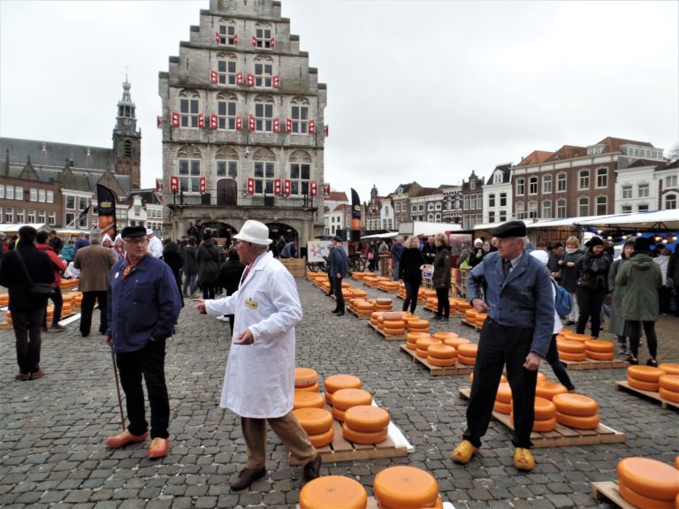 Toeristen zijn teleurgesteld vanwege geen kaasmarkten