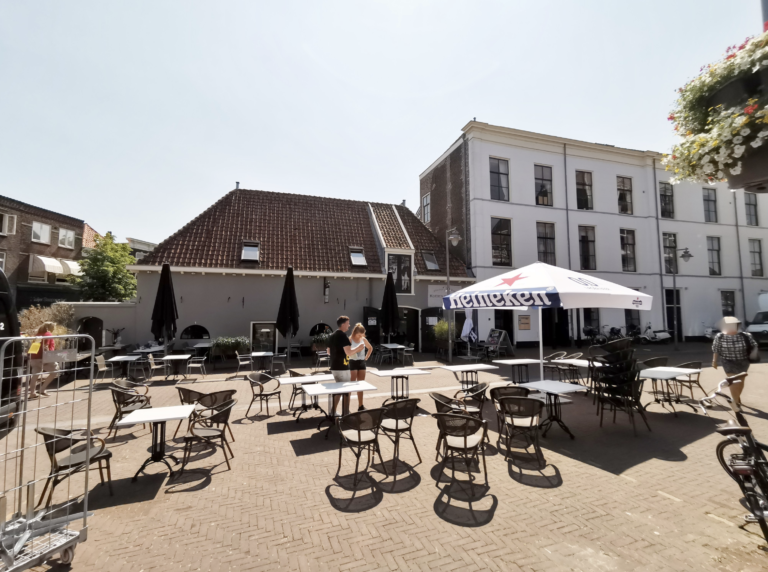 Restaurant Koeien & Kaas heeft nu ook een terras Achter de Waag