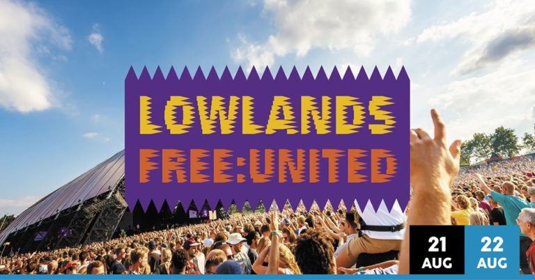 Groot scherm kijken naar Lowlands free:united bij So What!