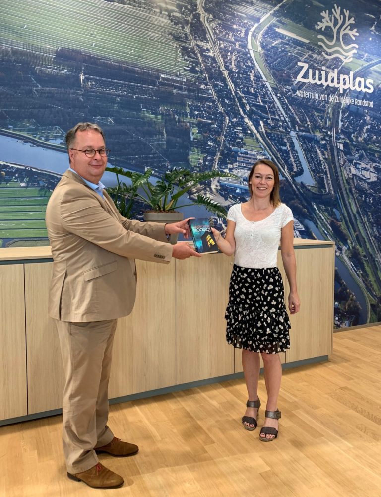 Burgemeester Han Weber neemt roman in ontvangst over fictief dorp in Zuidplas