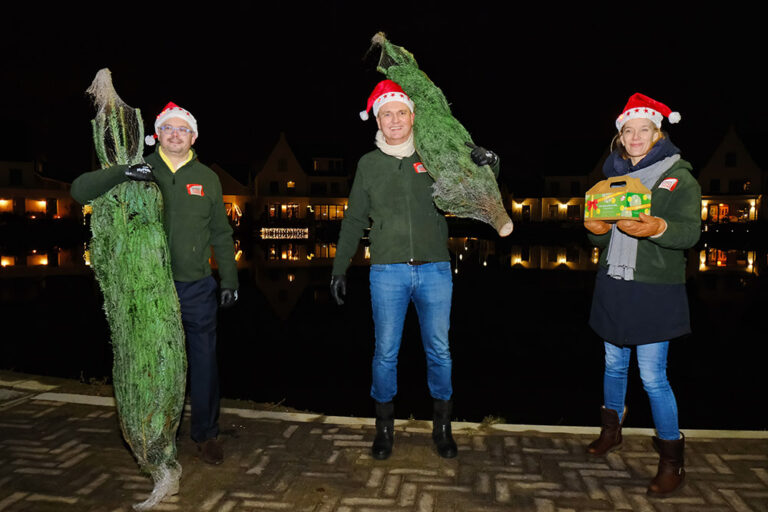 Kerstkaravaan trekt door Gouda