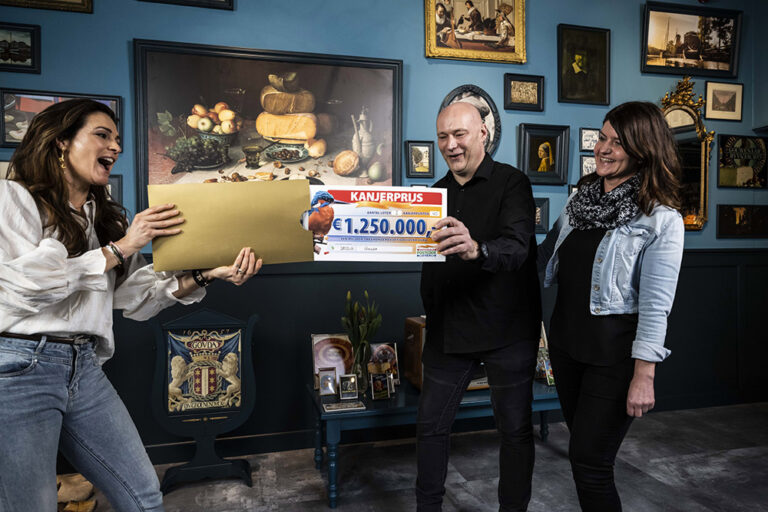 Inwoners Gouda winnen 10 miljoen euro bij de Postcode Loterij