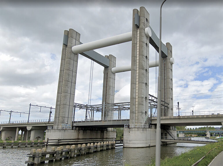 Gouwespoorbrug gerepareerd, treinen rijden weer