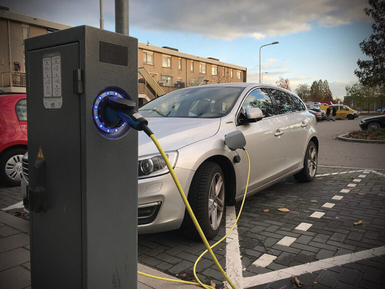 Minimaal 100 nieuwe laadpunten voor elektrische auto’s in Gouda