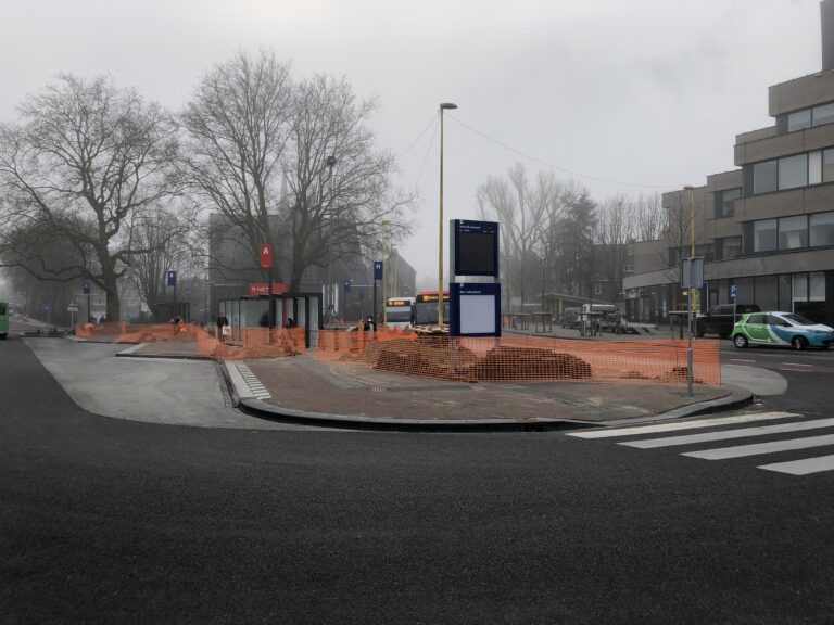 Stationsgebied weer een stapje verder met nieuwe vertrektijd borden