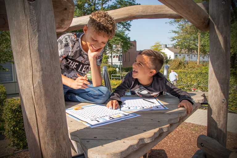 Ruim 300 basisscholen in Zuid-Holland doen mee met de Nationale Buitenlesdag
