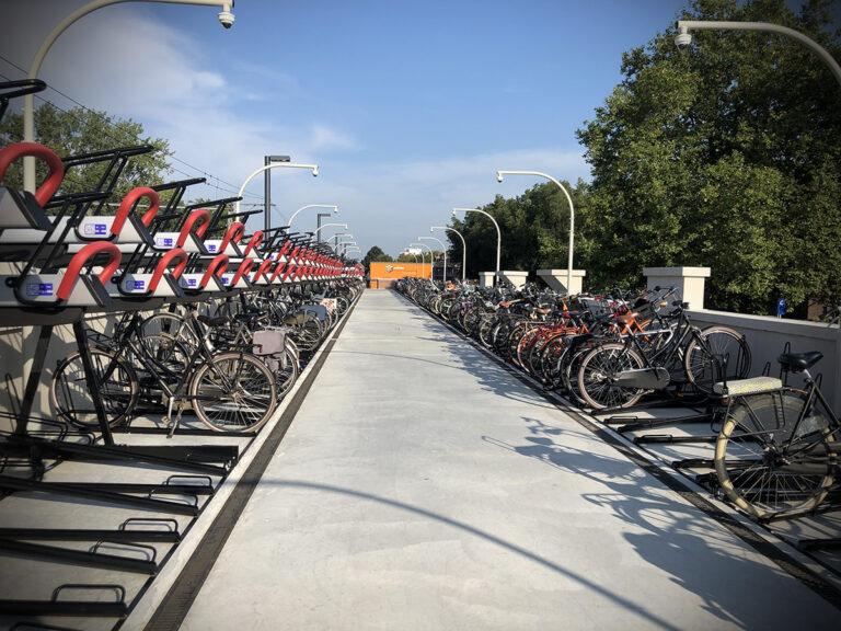 Hilde Niezen vraagt aandacht voor gebruik fietsenstalling