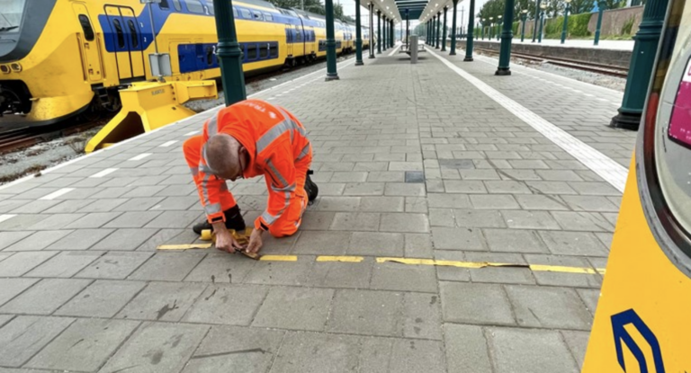 Afscheid van coronastickers op het stations