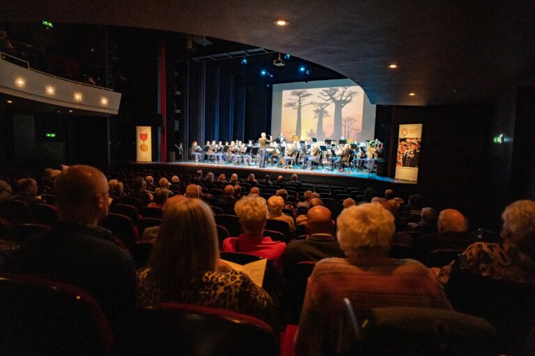 Veteranen uit IJsselgemeenten genieten van veteranenconcert